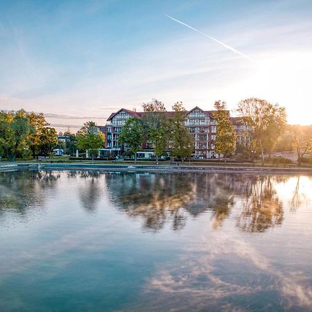 Willa Port オストルダ エクステリア 写真 The lake at the campus of the University of Applied Sciences and Medical University of Southern Tyrol