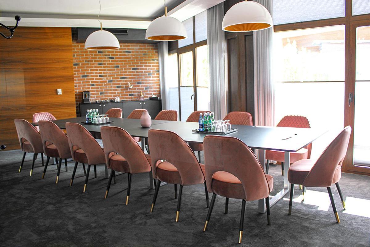 Willa Port オストルダ エクステリア 写真 Meeting room