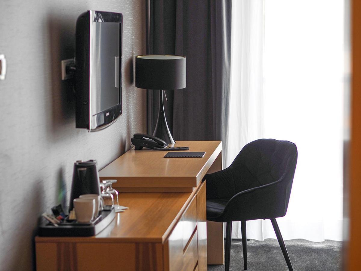 Willa Port オストルダ エクステリア 写真 A typical hotel room