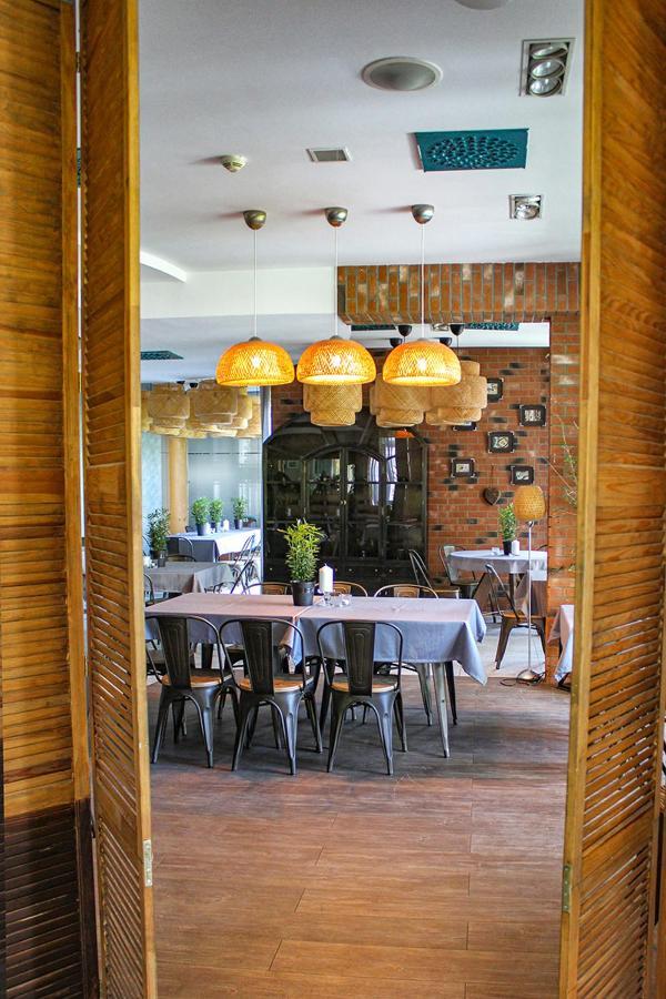 Willa Port オストルダ エクステリア 写真 Restaurant in the hotel