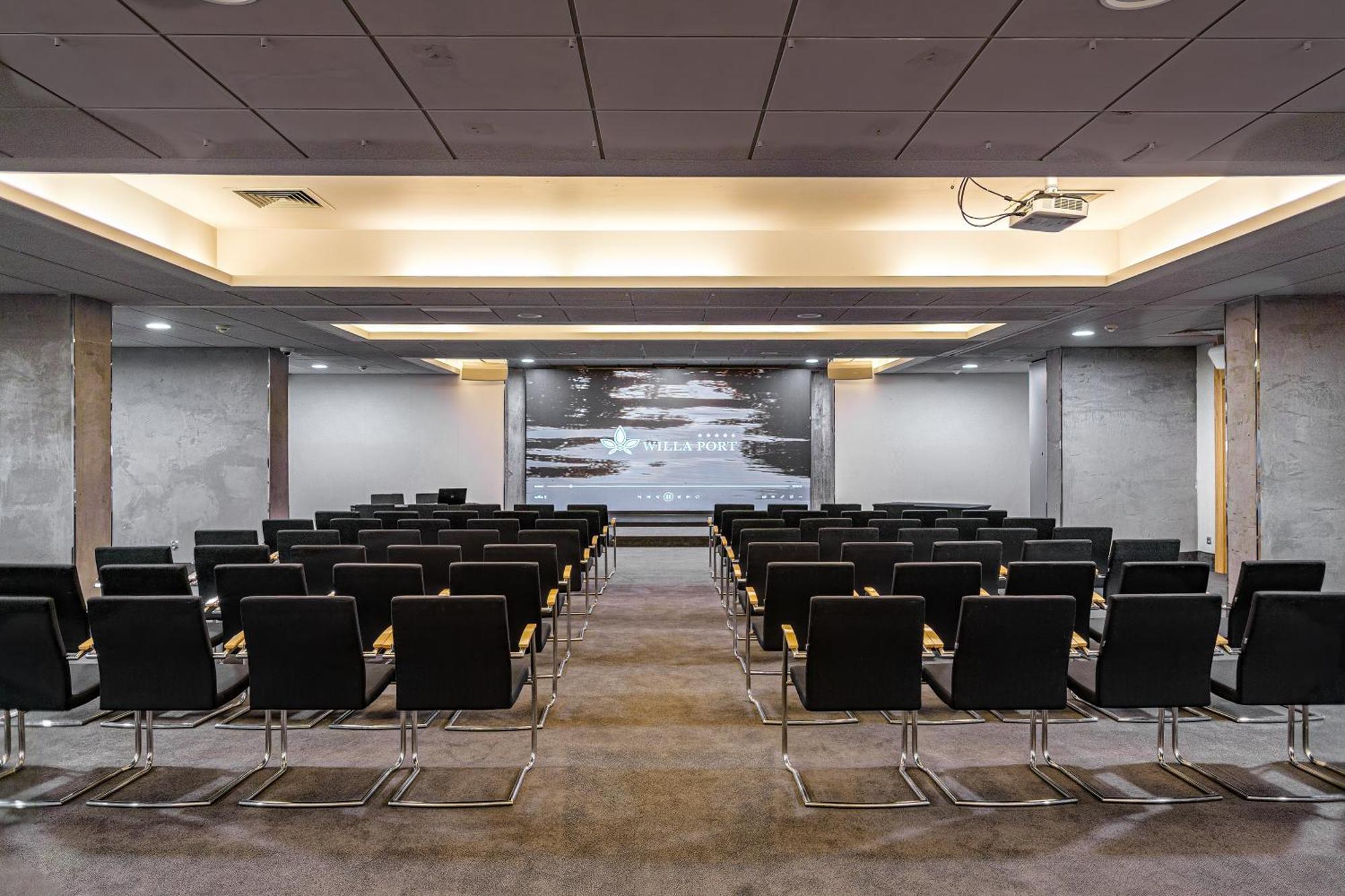 Willa Port オストルダ エクステリア 写真 The Auditorium