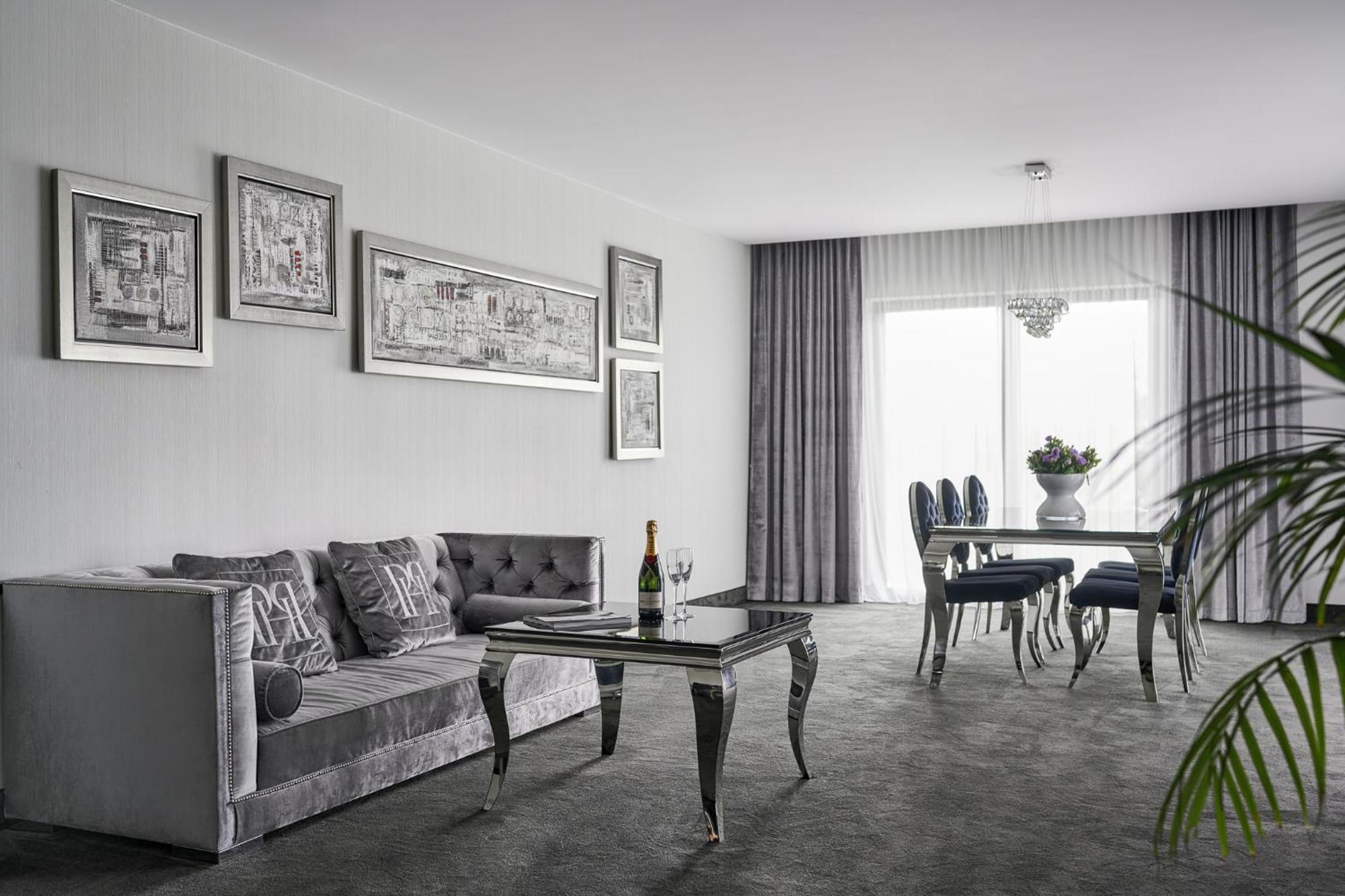 Willa Port オストルダ エクステリア 写真 A living room with a carpet floor